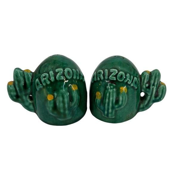 Vintage Salt & Pepper Shakers Arizona Cactus Green Saguaro Collectable - Picture 1 of 5